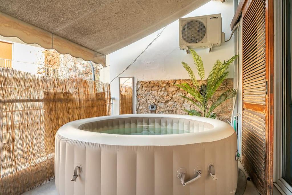 Openair Hot Tub/Big Balcony/Great Boutique Apt Atina Dış mekan fotoğraf